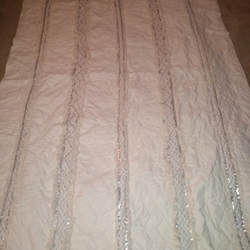 Opalhouse brand twin size comforter